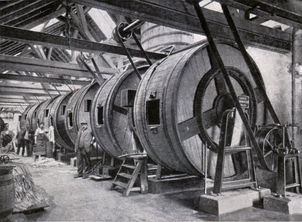 Das Färben der Rauchwaren, Hans Werner, 1914 (S. 112) Rotierende Trommeln im Grossbetriebe