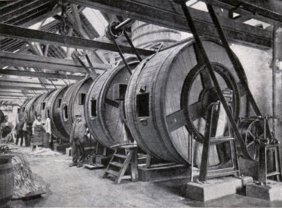 Das Färben der Rauchwaren, Hans Werner, 1914 (S. 112) Rotierende Trommeln im Grossbetriebe