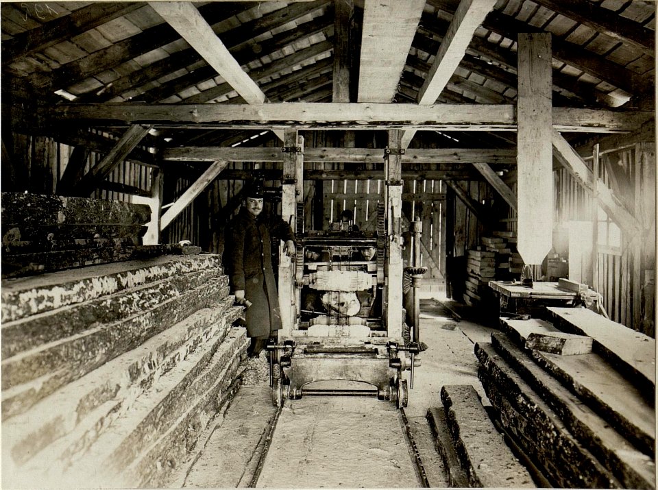 Das Innere des Sägewerkes in Rozhadow, 25.1.1917 (BildID 15543136)
