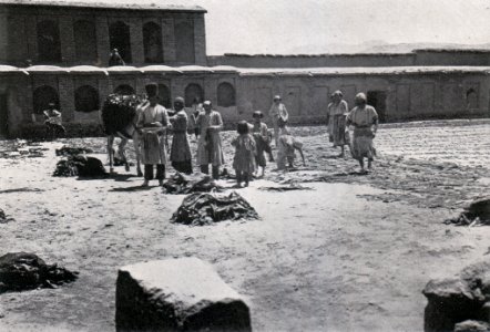 Das Färben der Rauchwaren, Hans Werner, 1914 (S. 136) Das Trocknen der gewaschenen Beizware auf Sandunterlage (Persianerfelle)
