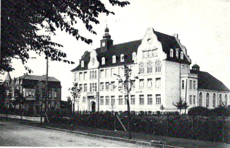 Das Mariengymnasium 1910, links das Wohnhaus von Prof. Spieker