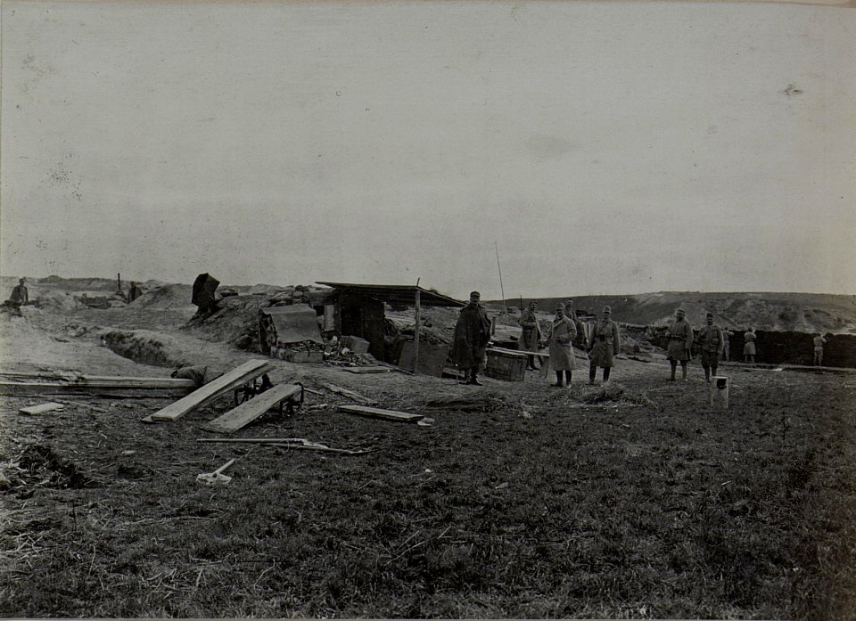 Das Kommando des 21.Infanterieregiments, südlich von Stawek (Stawok) am 21.10.1915 (BildID 15455632)
