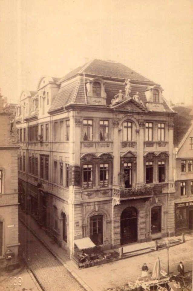Das Lückesche Haus auf dem alten Markt Schwibbogenecke
