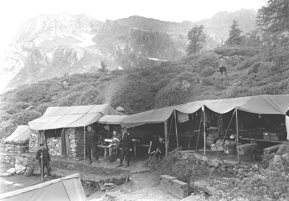 Das Regimentskommando im Biwak - CH-BAR - 3239856