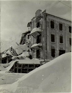 Das zerschossenes Hotel in Neu-Toblach (BildID 15520562)