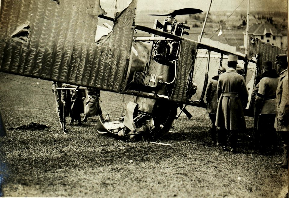 Das zur Landung gezwungene Itl.Flugzeug bei Maria Gail. (BildID 15499840)