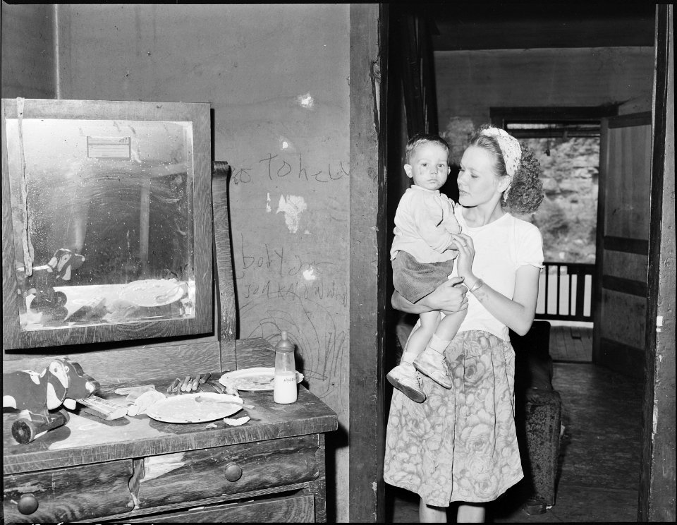 Daughter-in-law of a miner, wife of a miner and her son. Southern Coal Corporation, Bradshaw Mine, Bradshaw, McDowell... - NARA - 541032