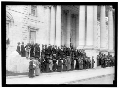 DAUGHTERS OF AMERICAN REVOLUTION. OPENING OF D.A.R. CONGRESS. FROM 2ND FRONT LEFT, MRS. MARY S. LOCKWOOD, PEN FOUNDER OF D.A.R. 4TH FROM LEFT MRS. J.A. VAN ORSDEL, HEAD OF CHILDREN OF LCCN2016869837