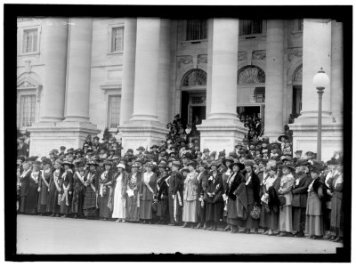 DAUGHTERS OF AMERICAN REVOLUTION. OPENING OF D.A.R. CONGRESS. FROM 2ND FRONT LEFT, MRS. MARY S. LOCKWOOD, PEN FOUNDER OF D.A.R. 4TH FROM LEFT MRS. J.A. VAN ORSDEL, HEAD OF CHILDREN OF LCCN2016869838