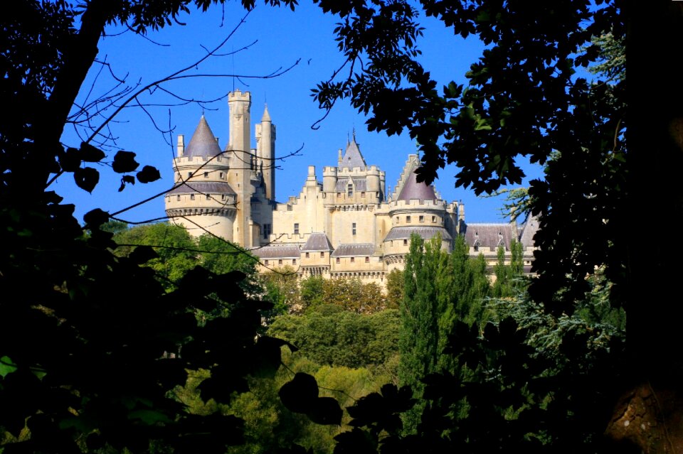 Castle wall history france
