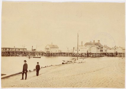 De Nieuwe Stadsherberg in het IJ, gezien in oostelijke richting. Het gebouw is in december 1871 afgebroken photo