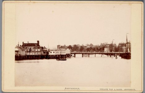 De Nieuwe Stadsherberg in het IJ. Gezien in oostelijke richting naar de Prins Hendrikkade-001 photo