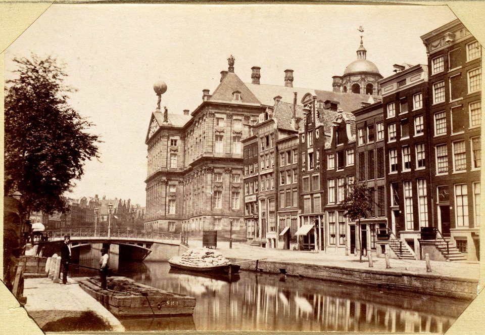 De Nieuwe Zijds-Voorburgwal, genaamd de Pijpenmarkt - thans Gedempt photo