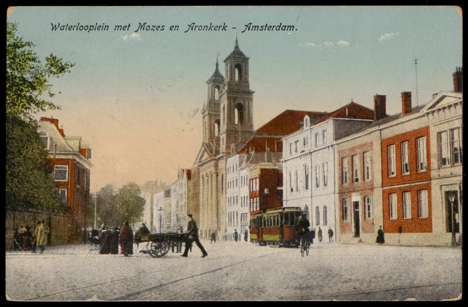 De Mozes en Aäronkerk aan het Waterlooplein gezien vanaf het Jonas Daniël Meijerplein. Uitgave Jos Nuss, Amsterdam, Afb PBKD00209000008