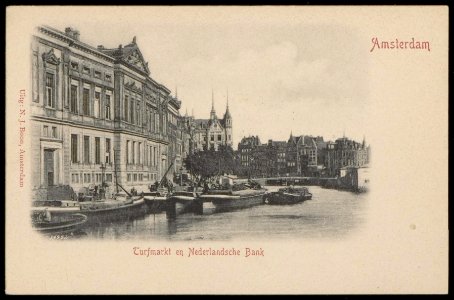 De Nederlandse Bank, Oude Turfmarkt 139 met enkele afgemeerde beurtschepen photo