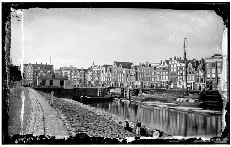 De Oosterdoksdijk bij de Buitenkant (Prins Hendrikkade), gezien naar de brug over de Waalseilandsgracht