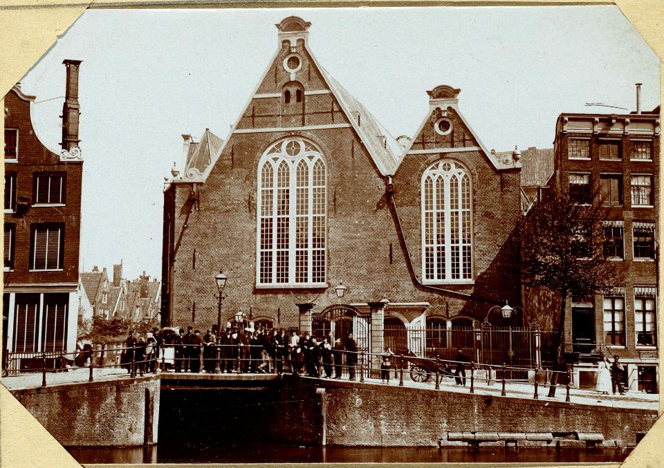 De Oude Evangelisch Luthersche Kerk aan het Spui en Singel. De Sluis verdwenen - het Spui gedempt