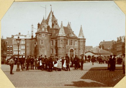 De Nieuwmarkt, ziende op de Sint Antonius Waag photo