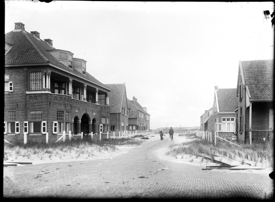 De Pier Panderstraat, gezien naar het oosten vanaf de Boulevard - Regionaal Archief Alkmaar - FO1400093