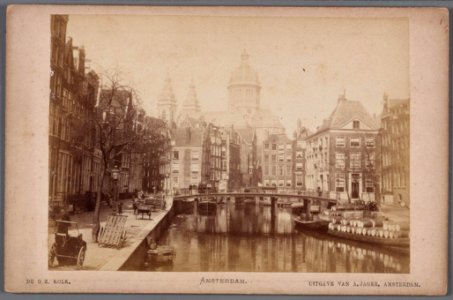 De Oudezijds Kolk en de Sint Nicolaaskerk, gezien vanaf het begin van de Oudezijds Voorburgwal photo