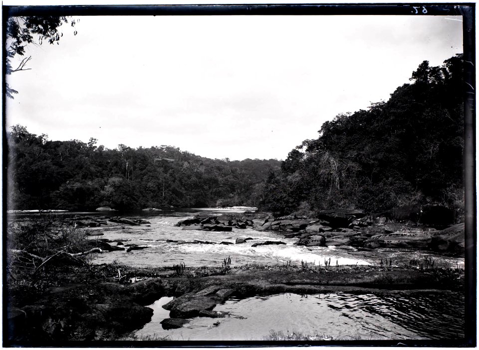 De Papadron-val in de Paloemeu-rivier 2
