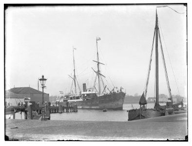 De Ruijterkade (thv) nr 125, foto 1 Jacob Olie (max res)