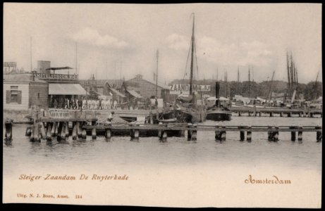 De Ruijterkade. Gezien vanaf de Westertoegang in de richting van de Westerdoksdijk. Uitgave N.J. Boon, Afb PRKBB00278000002