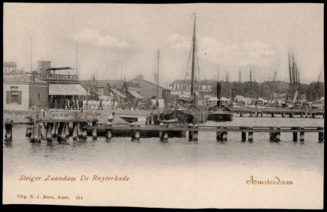 De Ruijterkade. Gezien vanaf de Westertoegang in de richting van de Westerdoksdijk. Uitgave N.J. Boon, Afb PRKBB00278000002 photo