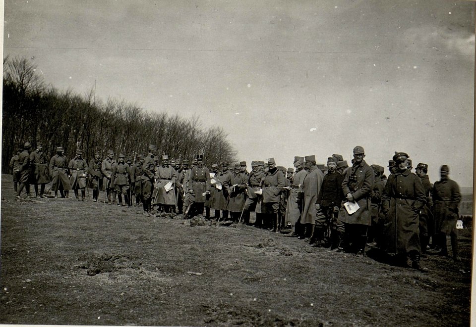Die Generäle Böhm-Ermolli, Ernst Kletter, Kommandant des 9.Korps und der Chef der Generalstabsabteilung Oberst von Ruzicic besichtigen die Übung der Sturmtruppen in Uszkowice (BildID 15543845)