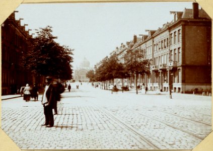De Sarphatistraat, ziende van het Weesperplein naar de Hoogesluis