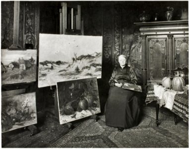De schilderes Sientje Mesdag-van Houten in haar atelier, gefotografeerd door Sigmund Löw in 1903