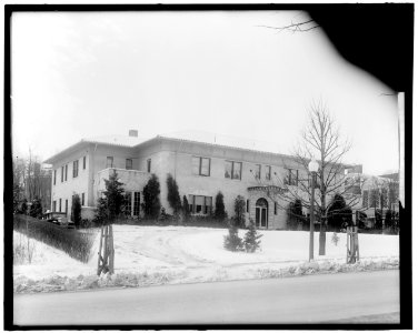 DAVIS, JAMES J., HOME EXTERIOR LCCN2016861923
