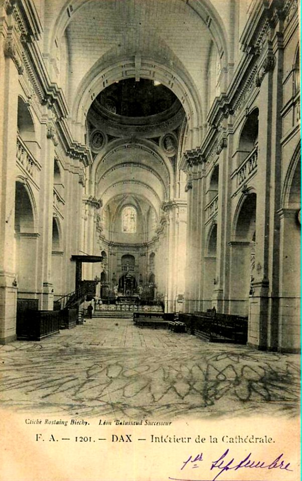 Dax (Landes) - Cathédrale - nef 2