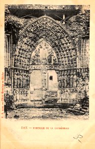 Dax (Landes) - Cathédrale - portail (Cl)