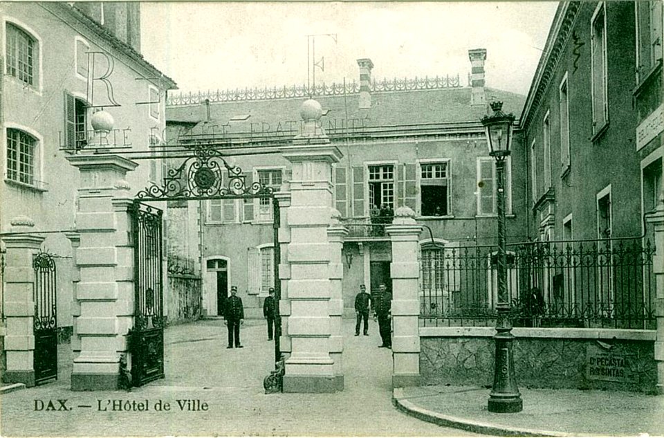 Dax (Landes) - Hôtel de ville 3