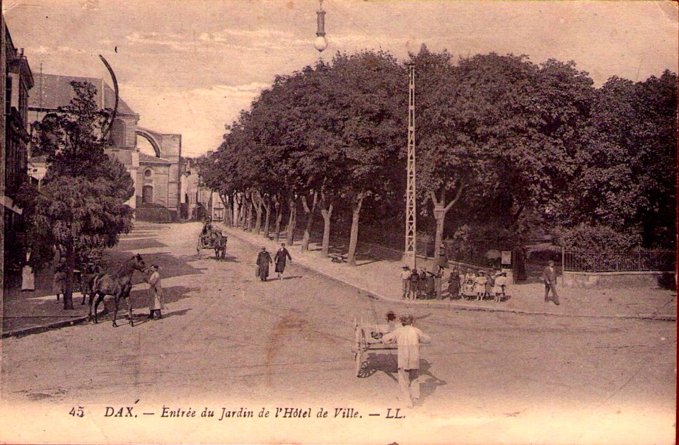 Dax (Landes) - Jardin Hôtel de ville - Entrée 2