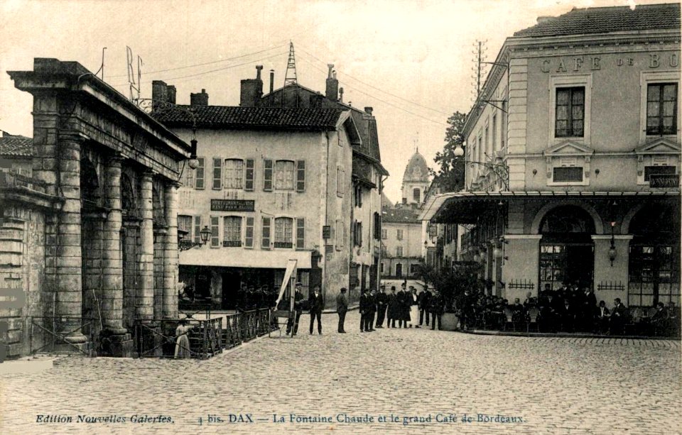 Dax (Landes) - place de la Fontaine chaude - Café de Bordeaux 3