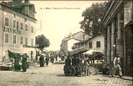 Dax (Landes) - place de la Fontaine chaude 5