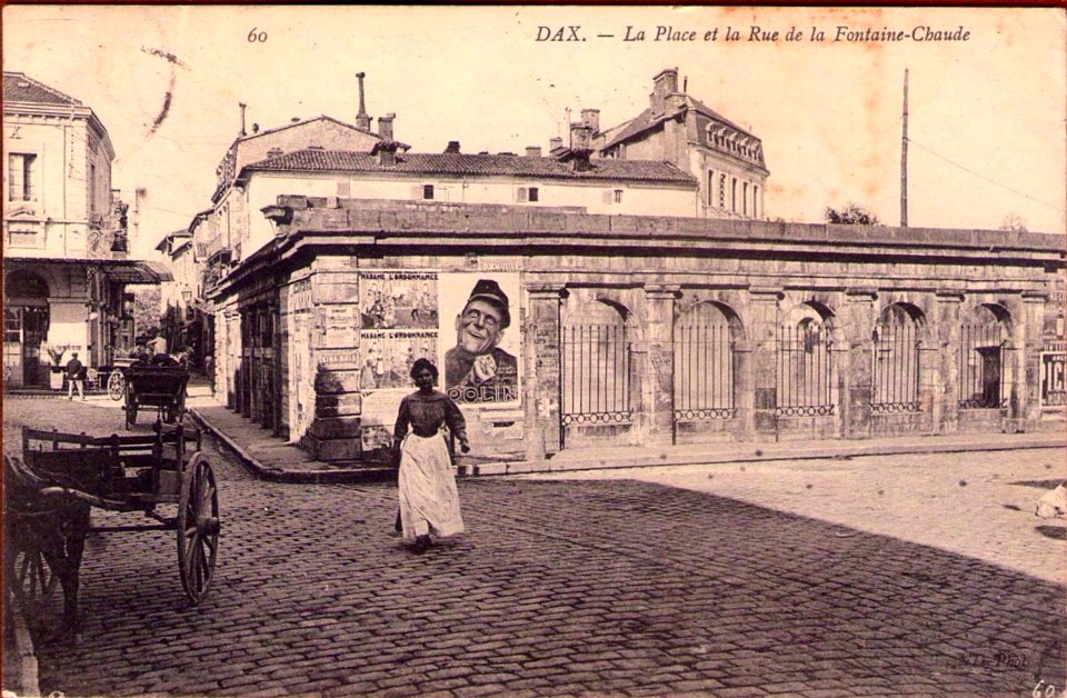 Dax (Landes) - Place de la Fontaine chaude 10