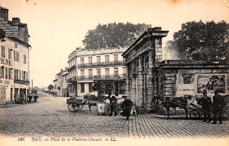 Dax (Landes) - place de la Fontaine chaude 1