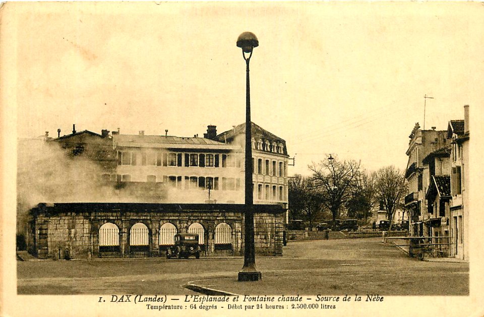 Dax (Landes) - place de la Fontaine chaude 20
