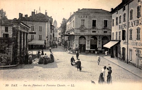 Dax (Landes) - place de la Fontaine chaude 7