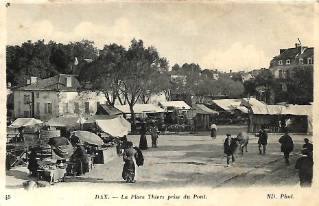 Dax (Landes) - Place Thiers 5
