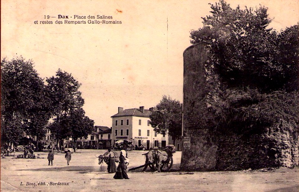 Dax (Landes) - Place des Salines 1