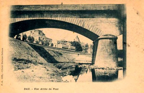 Dax (Landes) - Pont et vue sur Hôtel des Thermes 3