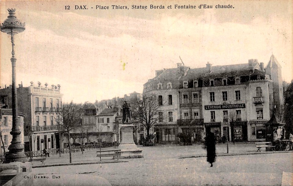 Dax (Landes) - Place Thiers 8