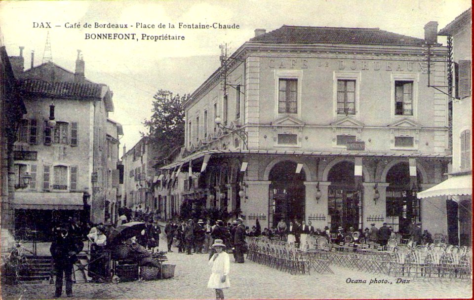 Dax (Landes) - place de la Fontaine chaude - Café de Bordeaux 1a
