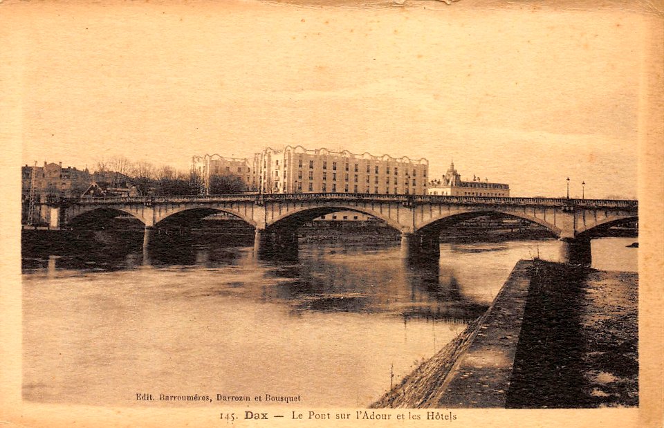 Dax (Landes) - Pont et vue sur l'Hôtel Splendid 6