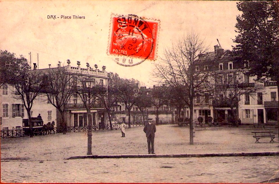 Dax (Landes) - Place Thiers 7