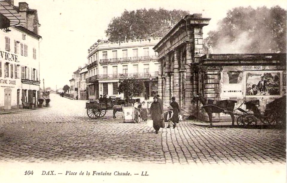 Dax (Landes) - place de la Fontaine chaude 2